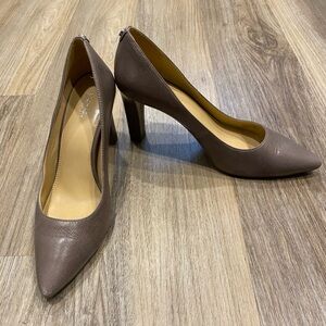 MICHAEL Michael Kors EUC Taupe Leather Heels
